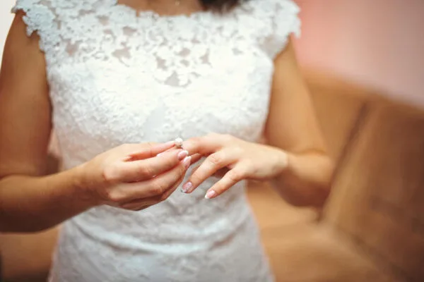 Bijuterii discrete sau spectaculoase? Ce se potrivește stilului tău