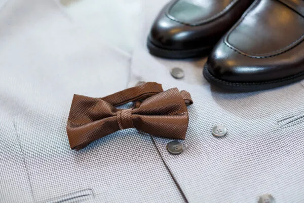 Accesoriile mirelui: cum obții un look elegant fără să exagerezi